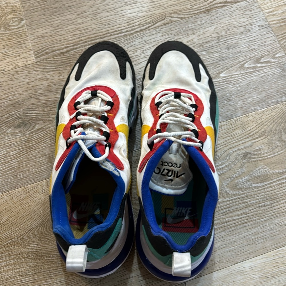 Men’s Nike tennis shoes